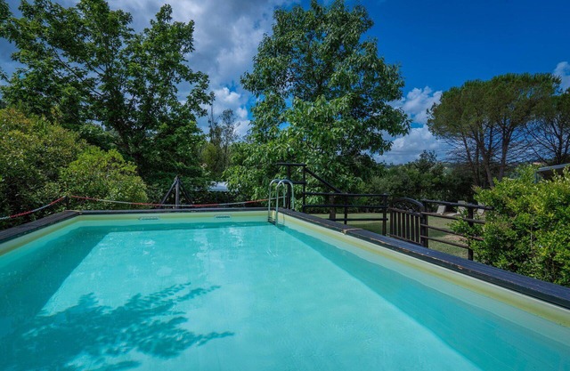 Alleinstehendes Ferienhaus mit privatem Pool, W-LAN, Klimaanlage, TV, Innenhof, Parkplatz