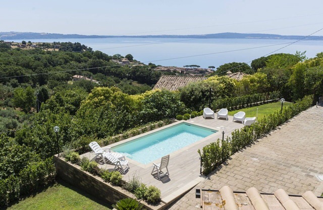 Alleinstehendes Ferienhaus mit privatem Pool, Klimaanlage, W-LAN, TV, Innenhof, Parkplatz