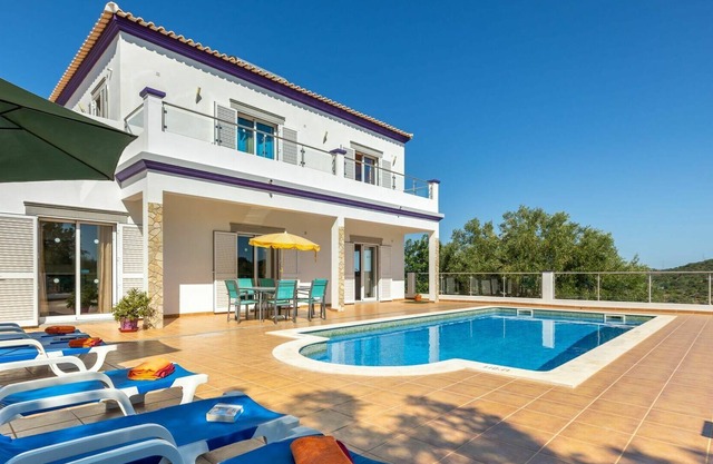 Stunning private villa for 6 guests with WIFI, private pool, A/C, TV, terrace and parking