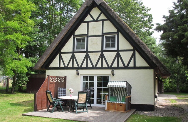 Schönes alleinstehendes Ferienhaus mit W-LAN, TV, Terrasse, Haustiere erlaubt und Parkplatz