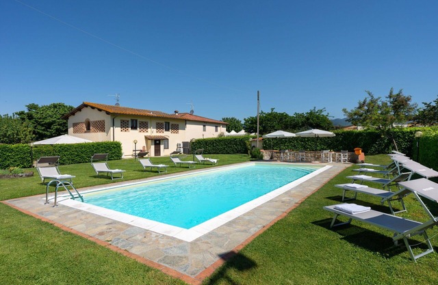 Alleinstehendes Ferienhaus mit W-LAN, privatem Pool, Klimaanlage, TV, Panoramablick, Parkplatz