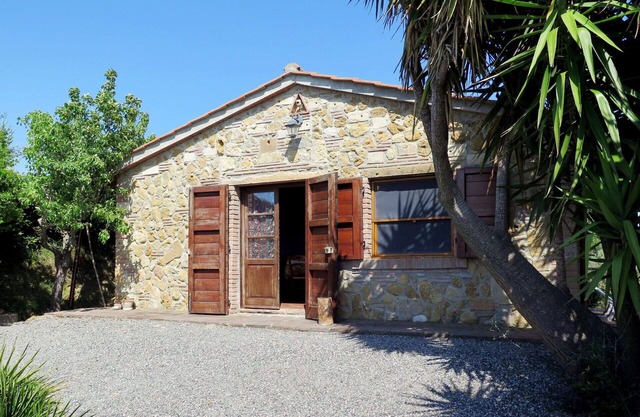 Wunderbares alleinstehendes Ferienhaus mit W-LAN, Terrasse, Haustiere erlaubt und Parkplatz