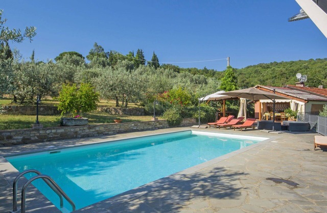 Alleinstehendes Ferienhaus mit privatem Pool, W-LAN, TV, Innenhof, Panoramablick, Parkplatz