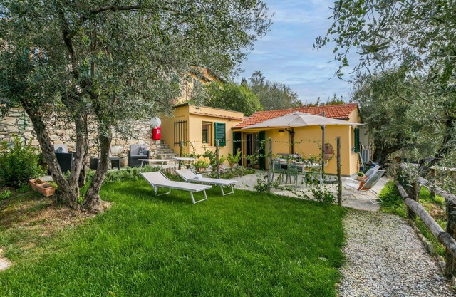 Schönes alleinstehendes Ferienhaus mit Pool, W-LAN, Klimaanlage, TV, Panoramablick und Parkplatz