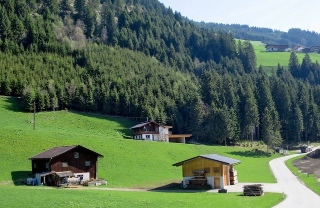 Schönes alleinstehendes Ferienhaus für 10 Gäste mit W-LAN, TV, Balkon und Parkplatz