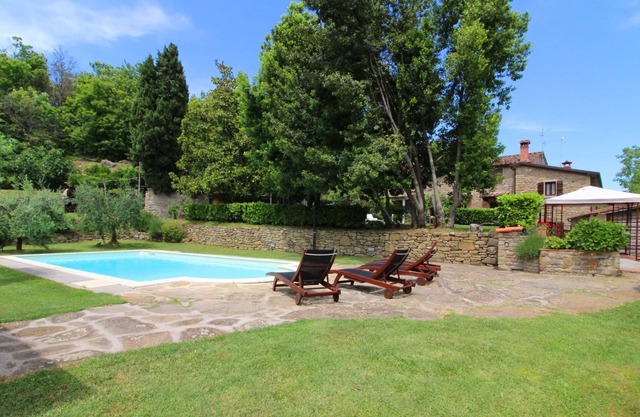 Schönes alleinstehendes Ferienhaus mit privatem Pool, W-LAN, TV, Haustiere erlaubt, Parkplatz