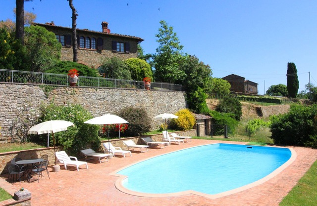 Schönes alleinstehendes Ferienhaus mit privatem Pool, W-LAN, TV, Haustiere erlaubt und Parkplatz