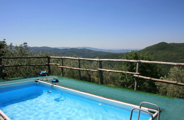 Alleinstehendes Ferienhaus mit privatem Pool, Klimaanlage, W-LAN, TV, Parkplatz, bei Arezzo
