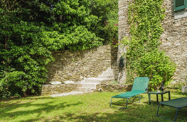 Atemberaubendes alleinstehendes Ferienhaus mit W-LAN, TV, Terrasse, Haustiere erlaubt und Parkplatz
