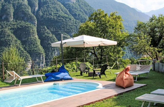 Alleinstehendes Ferienhaus mit W-LAN, privatem Pool, TV, Innenhof, Panoramablick, Parkplatz