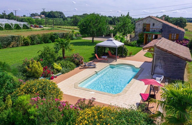 Schönes alleinstehendes Ferienhaus mit privatem Pool, W-LAN, Klimaanlage, TV, Terrasse, Parkplatz