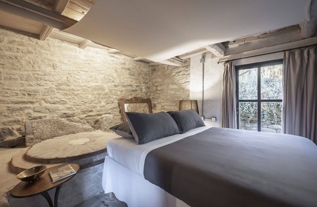 Schönes alleinstehendes Ferienhaus mit W-LAN, privatem Pool, Klimaanlage, TV und Innenhof