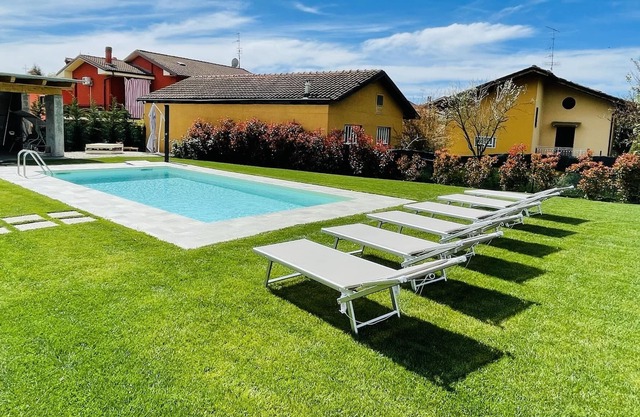 Stunning private apartment with exclusive swimming pool near Alba