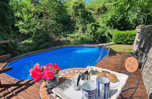 Alleinstehendes Ferienhaus mit W-LAN, privatem Pool, TV, Terrasse, Haustiere erlaubt, Parkplatz
