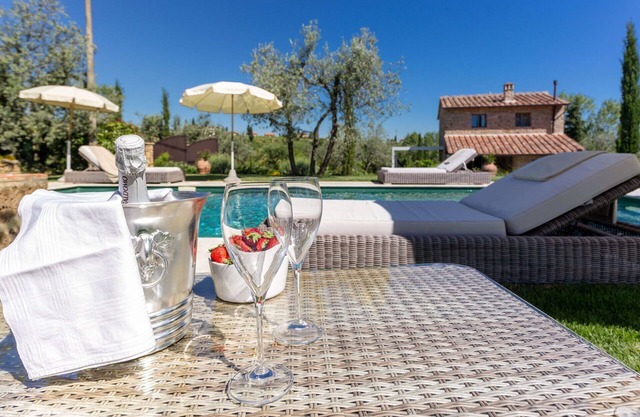 Alleinstehendes Ferienhaus mit privatem Pool, W-LAN, Klimaanlage, TV, Terrasse, bei San Gimignano