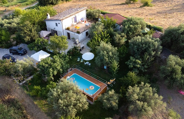 Alleinstehendes Ferienhaus mit privatem Pool, W-LAN, Klimaanlage, TV, Terrasse, Panoramablick