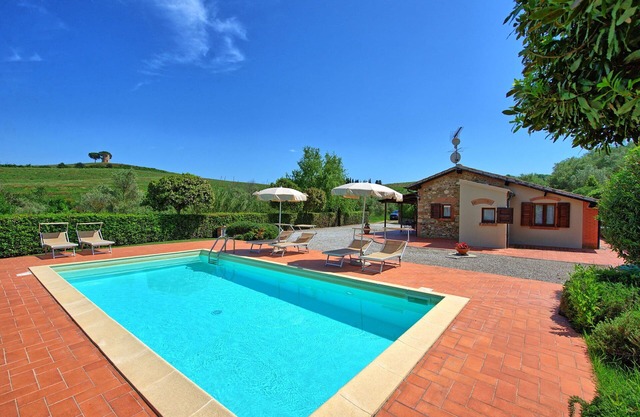 Alleinstehendes Ferienhaus mit W-LAN, privatem Pool, Klimaanlage, TV, Panoramablick, Parkplatz