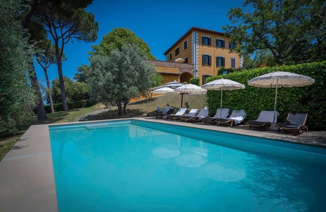 Alleinstehendes Ferienhaus mit Klimaanlage, Whirlpool, privatem Pool, W-LAN, TV, Terrasse