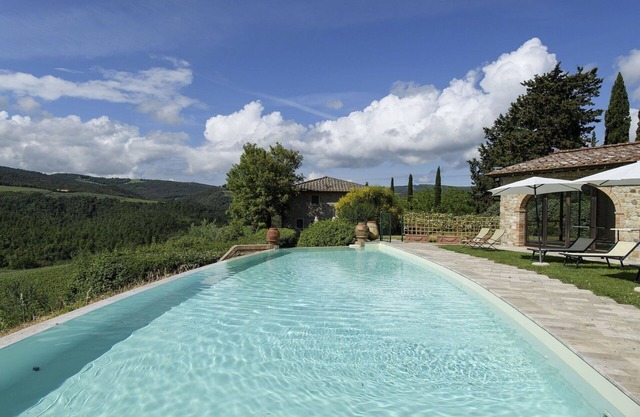 Alleinstehendes Ferienhaus mit privatem Pool, W-LAN, Klimaanlage, TV, Panoramablick, Parkplatz