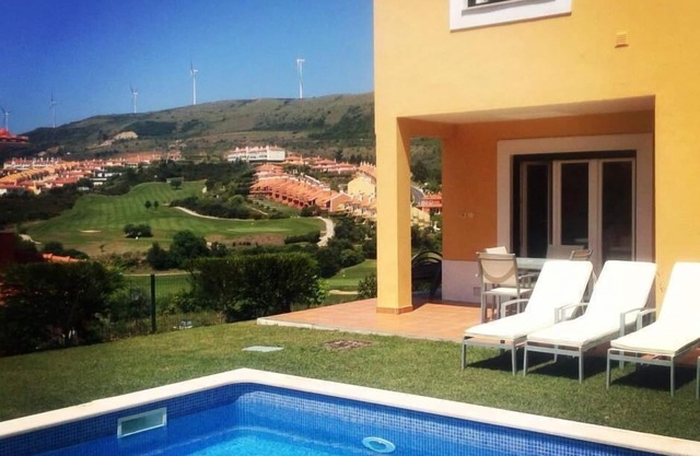 Atemberaubender privater Pool und Garten am Golfplatz mit Aussicht