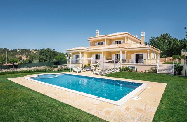 Alleinstehendes Ferienhaus mit W-LAN, privatem Pool, Klimaanlage, TV, Terrasse, Panoramablick
