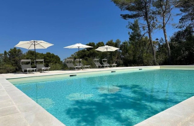 Alleinstehendes Ferienhaus mit privatem Pool, Klimaanlage, W-LAN, TV, Parkplatz, bei Alberobello