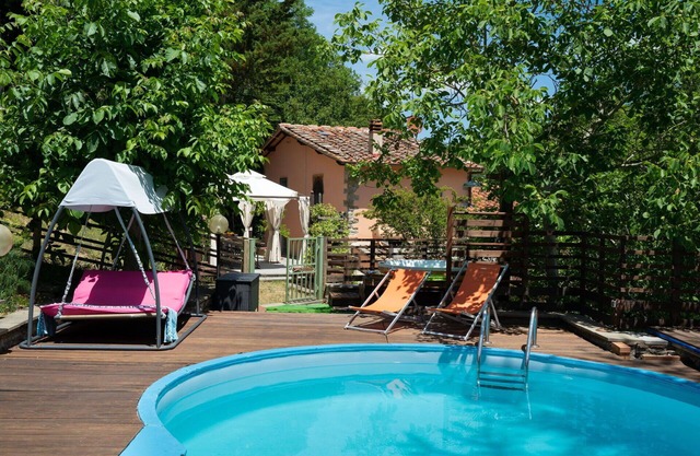 Alleinstehendes Ferienhaus mit W-LAN, privatem Pool, Whirlpool, TV, Terrasse, bei Florenz