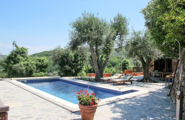 Alleinstehendes Ferienhaus mit privatem Pool, Klimaanlage, TV, Innenhof, Panoramablick, Parkplatz