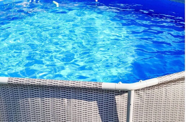 Alleinstehendes Ferienhaus mit privatem Pool, W-LAN, TV, Innenhof, Haustiere erlaubt, Parkplatz