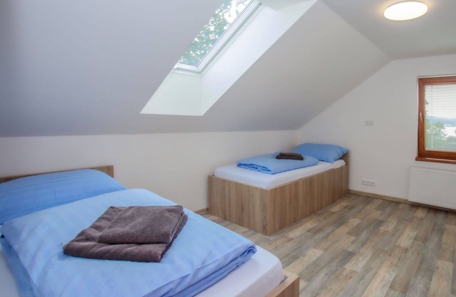 Atemberaubendes alleinstehendes Ferienhaus für 4 Personen mit W-LAN, TV, Terrasse und Parkplatz
