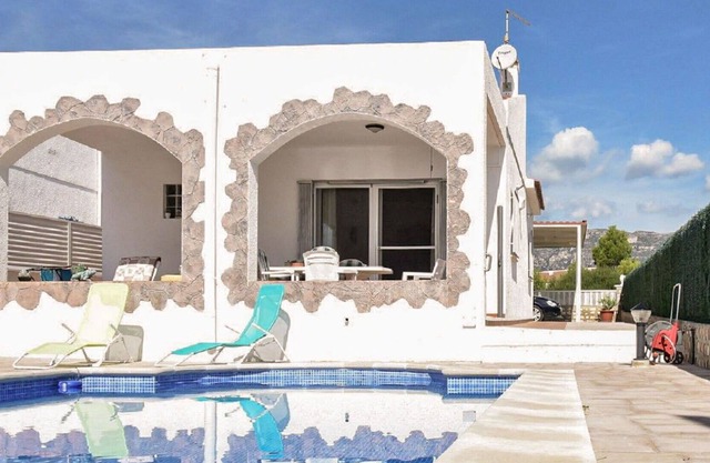 Alleinstehendes Ferienhaus mit Klimaanlage, privatem Pool, W-LAN, TV, Haustiere erlaubt, Parkplatz