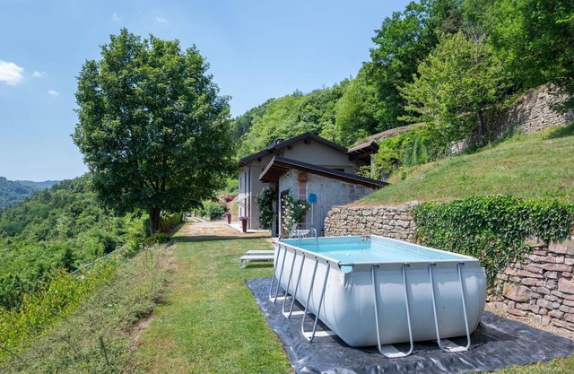 Alleinstehendes Ferienhaus mit W-LAN, privatem Pool, TV, Innenhof, Haustiere erlaubt, Parkplatz