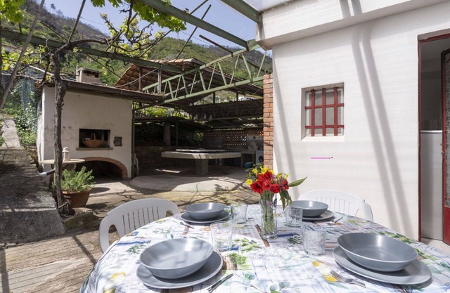 Wunderbares alleinstehendes Ferienhaus mit W-LAN, TV, Terrasse, Haustiere erlaubt, Panoramablick