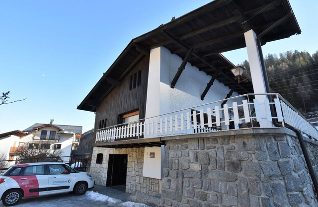 Atemberaubendes alleinstehendes Ferienhaus mit W-LAN, TV, Terrasse, Haustiere erlaubt und Parkplatz