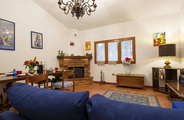 Wunderbares alleinstehendes Ferienhaus mit W-LAN, TV, Innenhof, Haustiere erlaubt und Parkplatz