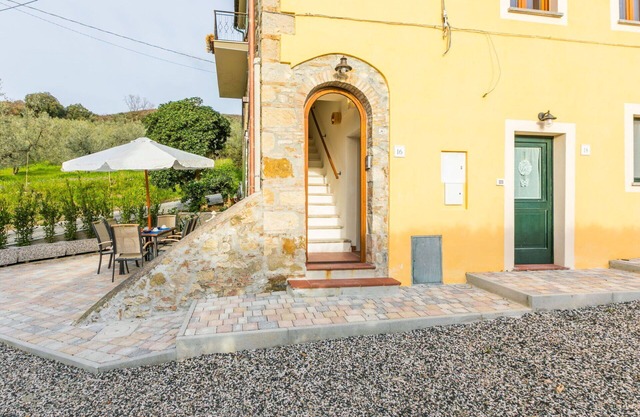 Schönes alleinstehendes Ferienhaus mit Klimaanlage, W-LAN, TV, Innenhof und Parkplatz