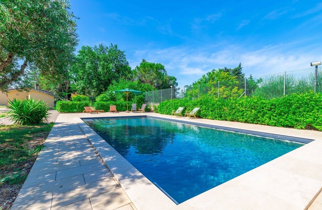 Alleinstehendes Ferienhaus mit W-LAN, privatem Pool, TV, Innenhof, Panoramablick, Parkplatz