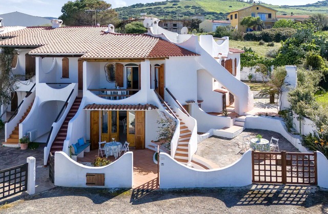 Wunderbares alleinstehendes Ferienhaus mit Klimaanlage, W-LAN, TV, Innenhof und Parkplatz