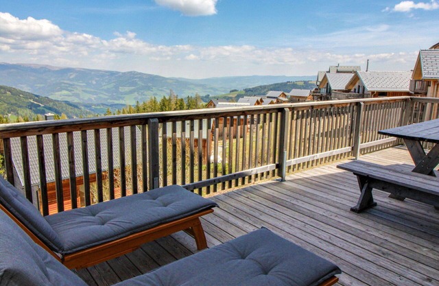 Wunderbares alleinstehendes Ferienhaus mit Whirlpool, W-LAN, TV, Terrasse, Panoramablick, Parkplatz