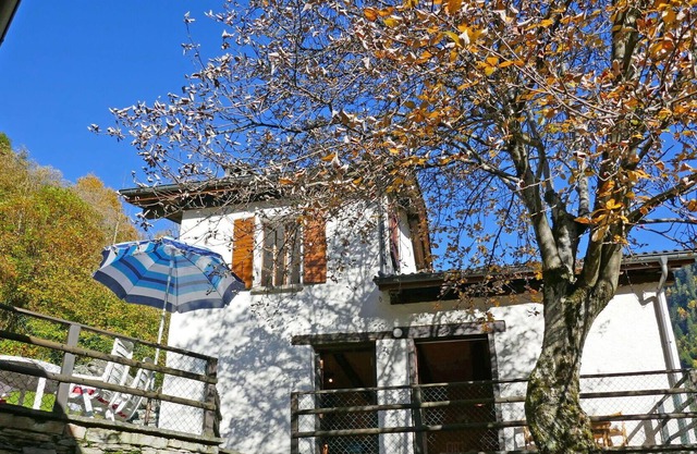 Atemberaubendes alleinstehendes Ferienhaus für 6 Leute mit TV, Haustiere erlaubt und Parkplatz