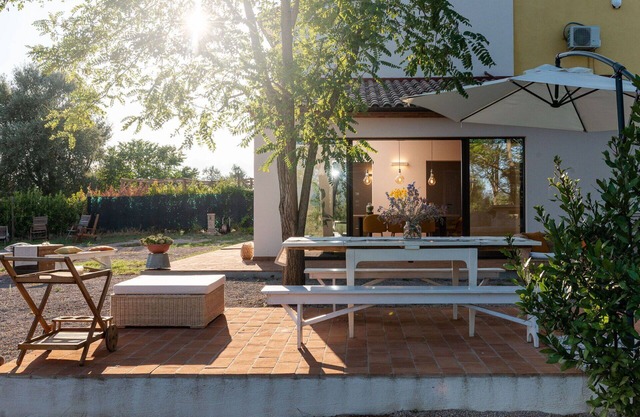 Schönes alleinstehendes Ferienhaus mit W-LAN, Klimaanlage, Terrasse, Panoramablick, Parkplatz