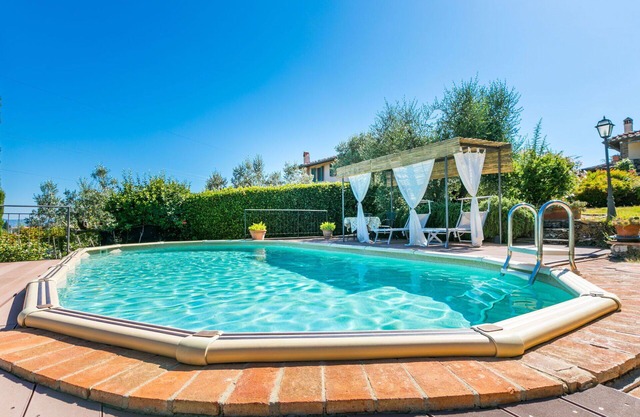 Alleinstehendes Ferienhaus mit privatem Pool, W-LAN, TV, Terrasse, Panoramablick, Parkplatz