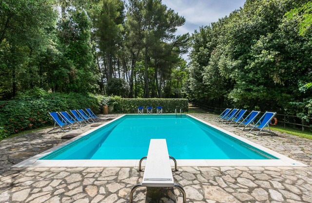 Schönes alleinstehendes Ferienhaus mit W-LAN, Pool, Haustiere erlaubt und Parkplatz