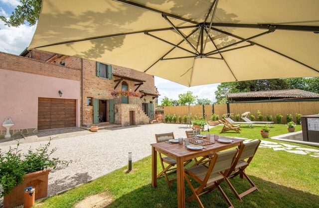 Alleinstehendes Ferienhaus mit privatem Pool, W-LAN, Klimaanlage, TV, Terrasse, Parkplatz