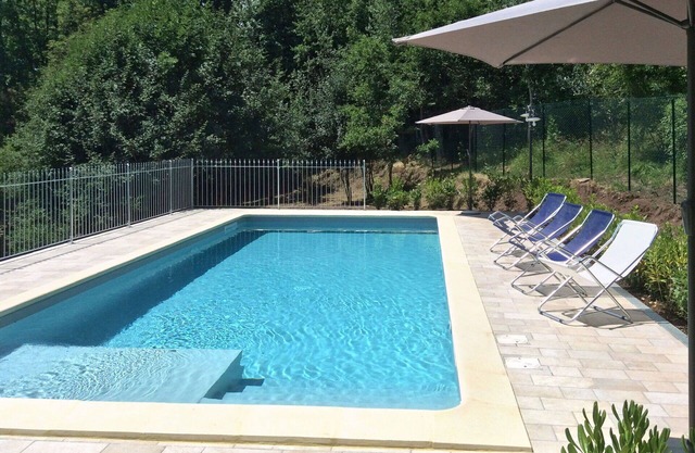 Alleinstehendes Ferienhaus mit W-LAN, privatem Pool, TV, Innenhof, Haustiere erlaubt, Parkplatz