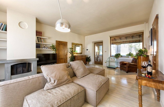 Alleinstehendes Ferienhaus mit Klimaanlage, Whirlpool, W-LAN, TV, Innenhof, Panoramablick