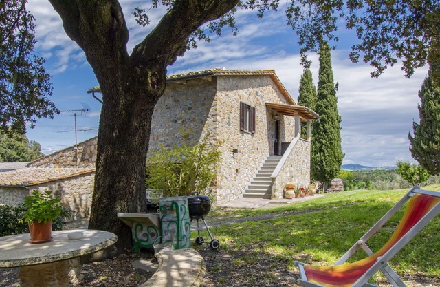 Wunderbares alleinstehendes Ferienhaus mit W-LAN, TV, Balkon, Haustiere erlaubt und Parkplatz