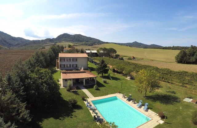 Alleinstehendes Ferienhaus mit W-LAN, privatem Pool, TV, Terrasse, Panoramablick, Parkplatz
