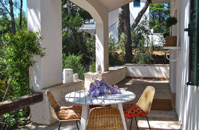 Wunderbares alleinstehendes Ferienhaus mit W-LAN, Innenhof, Haustiere erlaubt und Parkplatz