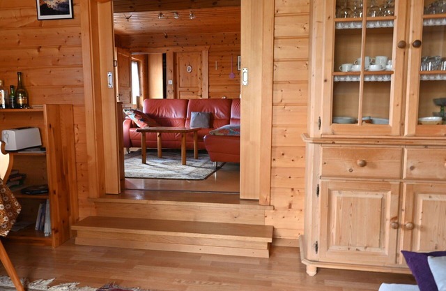 Schönes alleinstehendes Ferienhaus für 5 Gäste mit W-LAN, TV und Balkon